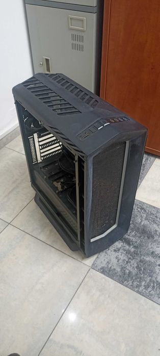 Продам корпус AeroCool project 7 C1 без одной панели (стеклянной)