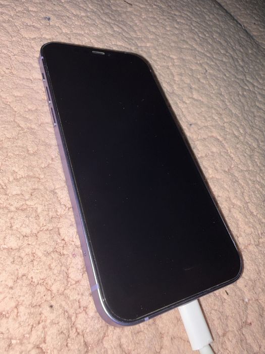 iPhone 12-лилав