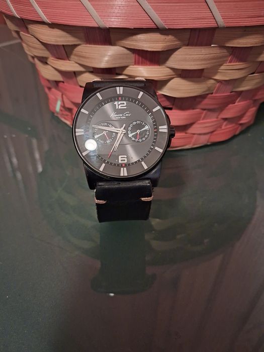 Часовник  Kenneth Cole