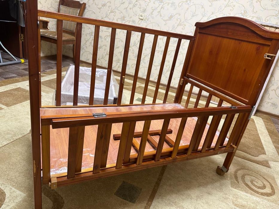 Детская кроватка с люлькой