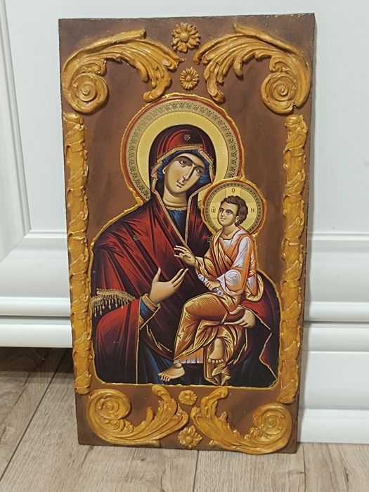 Maica Domnului cu pruncul Iisus