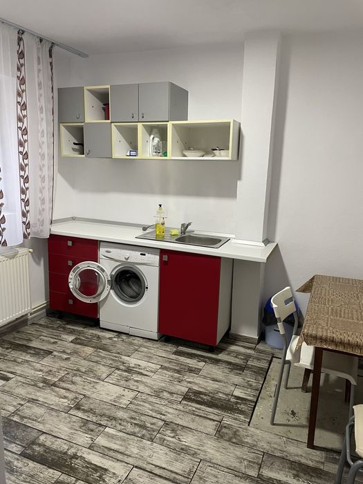 Inchiriez Apartament si garsoniera………