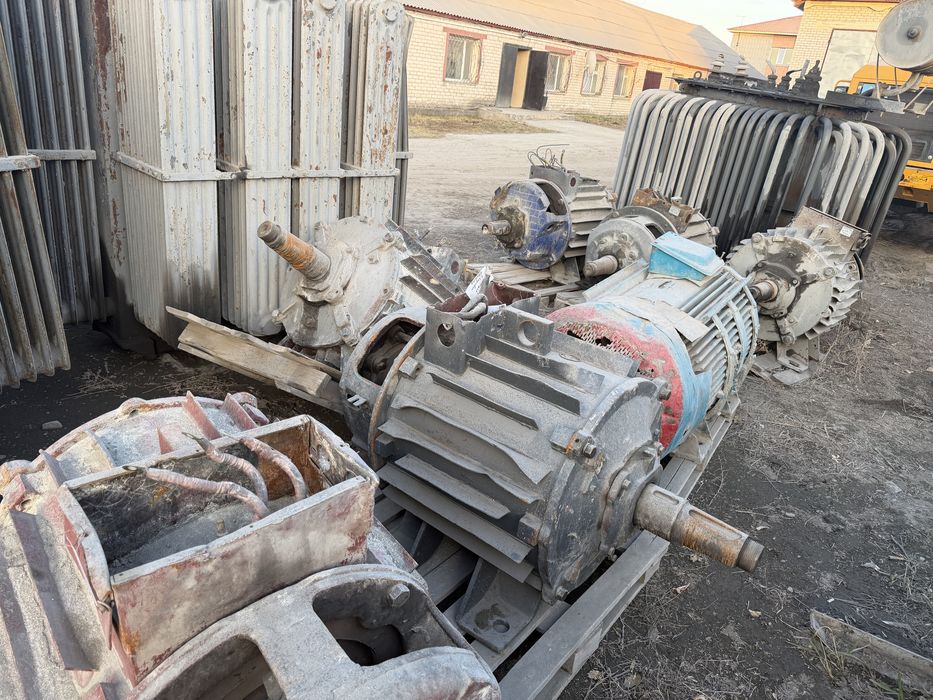 Продам тронсформатор и электро двигателя