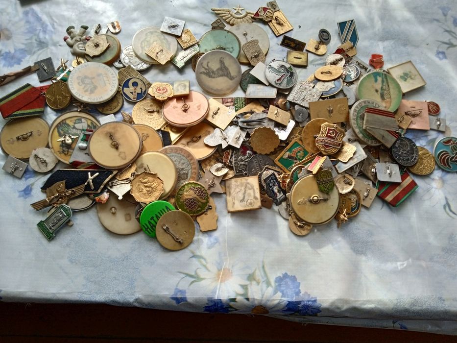 Продам значки разная тематика