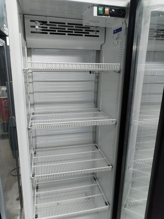 Vitrine frigorifice model mediu frigider