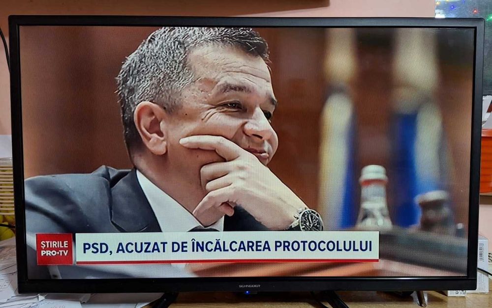 Televizor LED Smart 80 cm, Full HD, Clasa A+