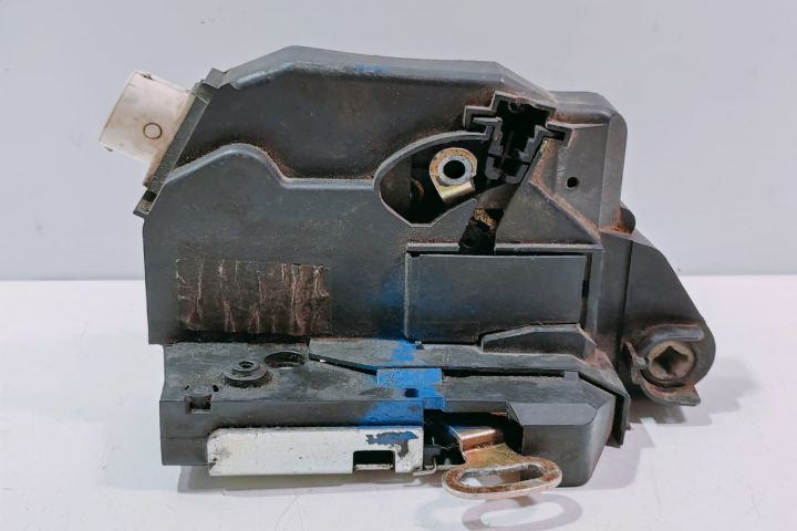 Broasca Usa stanga fata Land Rover Freelander prima generatie