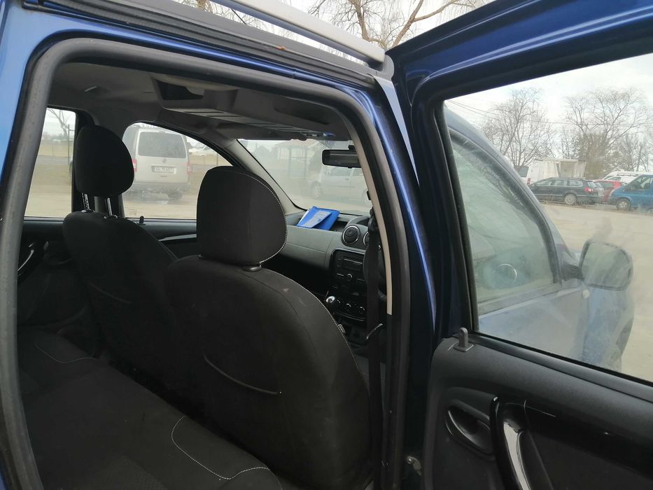 Dezmembram Dacia Duster