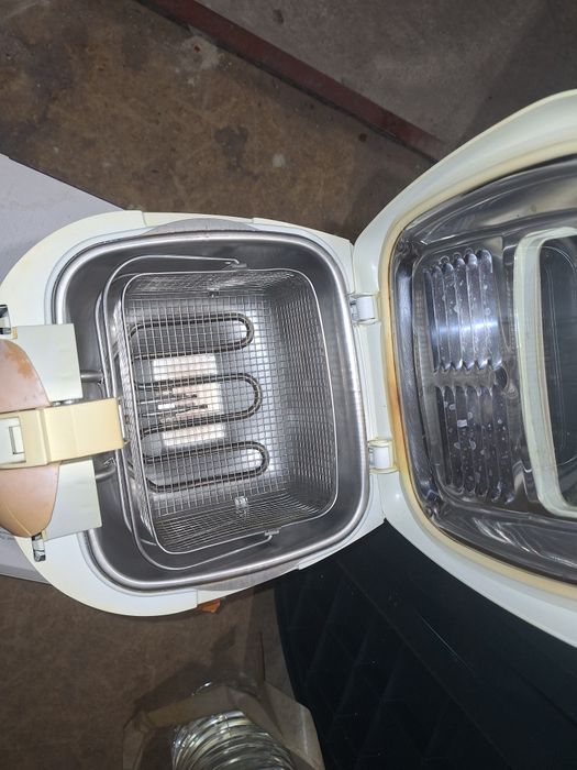 Продавам фритюрник Bosch