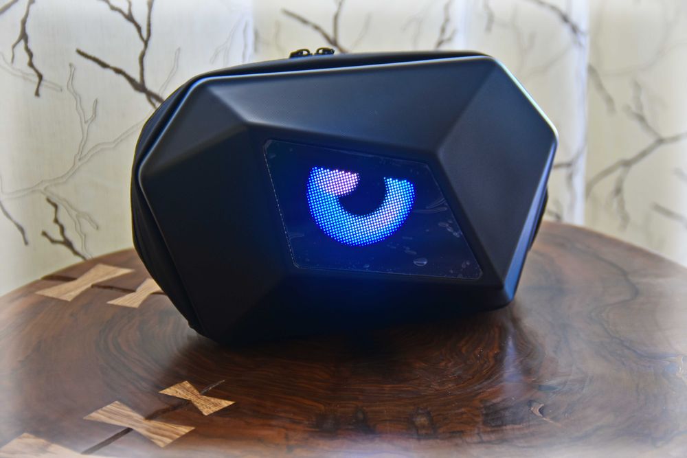 Продавам раница за през рамо