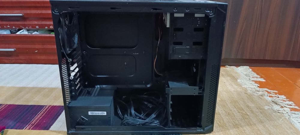 Продам компьютерный корпус с блоком питания