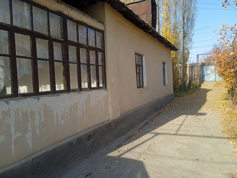 Бустонлиқ тумани Қораманас МФИ Орал Тансикбаев кучаси 79 уй сотилади.