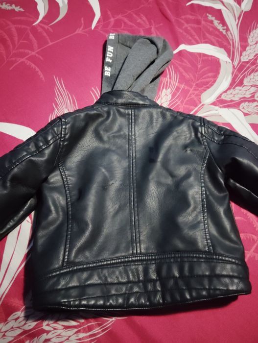 Jaketa C&A ca nouă, are 3 purtări