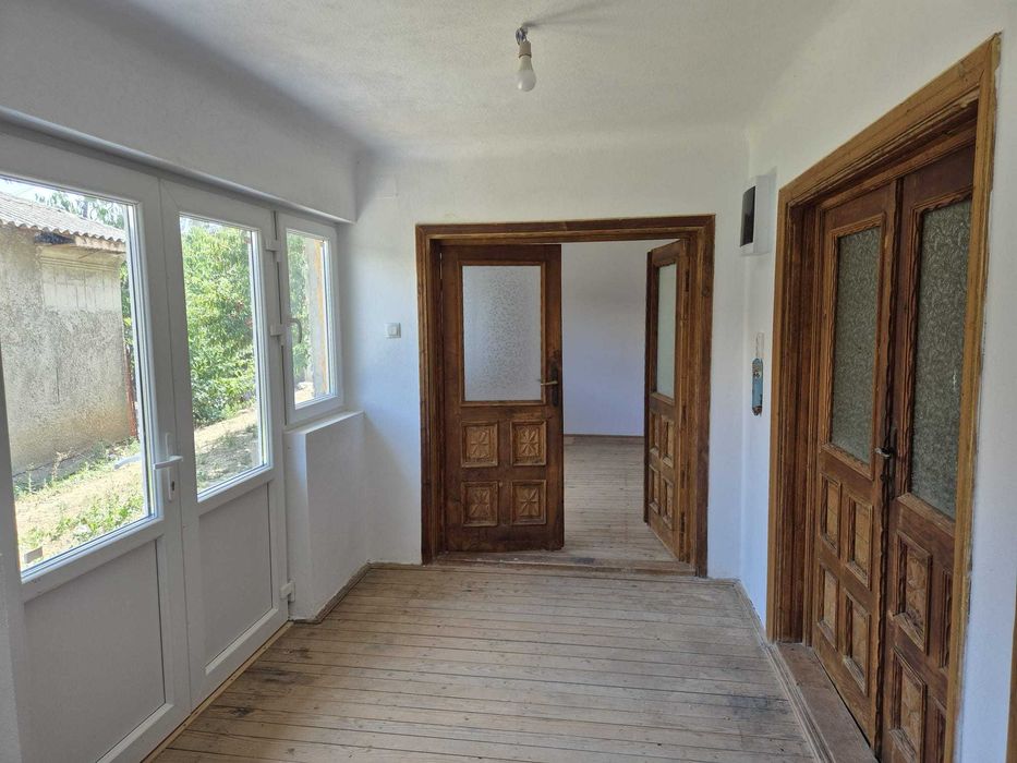 Casa 4 camere + spatiu comercial stradal + teren 1500 mp