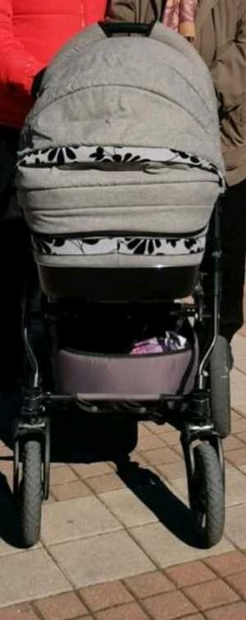 Бебешка количка 3 в 1 с кош за новородено, летен кош и кошница за кола