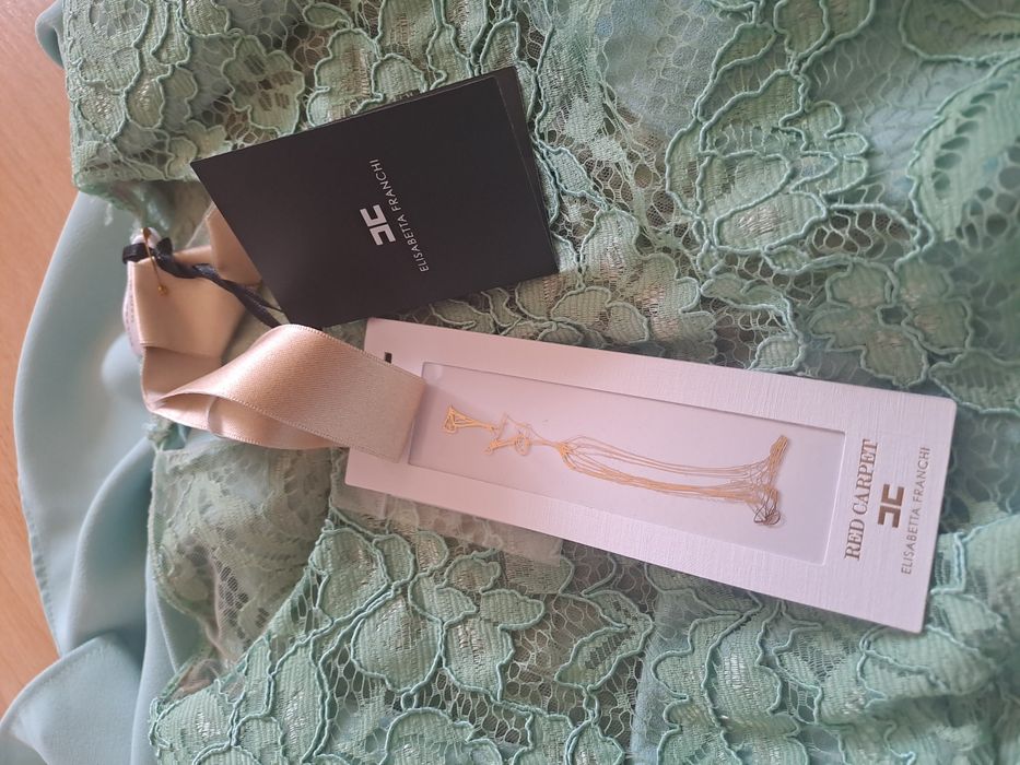 С етикет Elisabetta Franchi  оригинална официална рокля