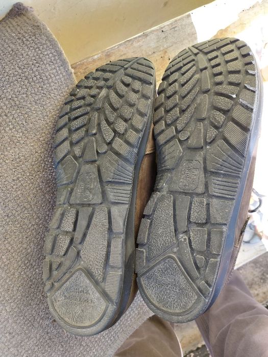 Продавам туристически обувки