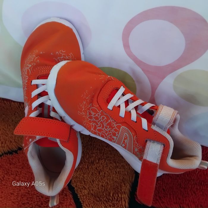 Детски обувки с Велко за момиче