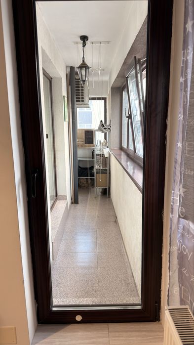 Apartament de închiriat – 3 camere, două băi, bucătărie închisă, 70 mp, utilat complet – strada Tineretului 37i