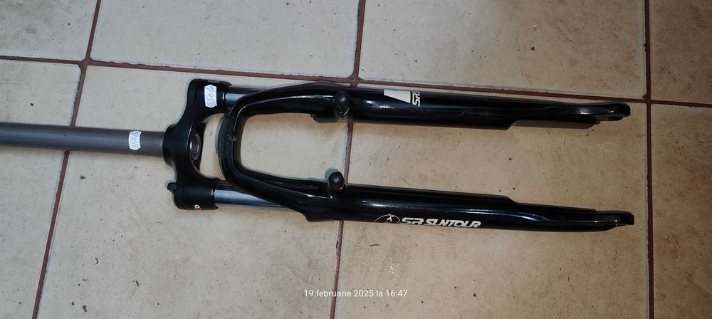 Furca 28 inch doua modele SR Suntour