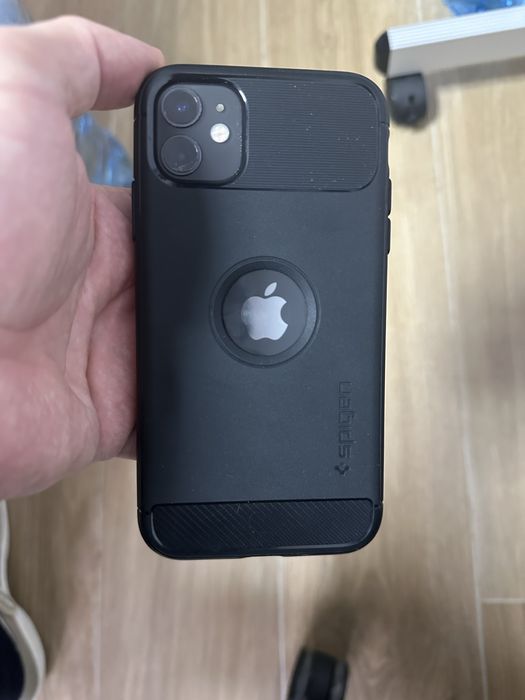 iPhone 11 cu 64Gb memorie stocare si cu toate accesoriile incluse