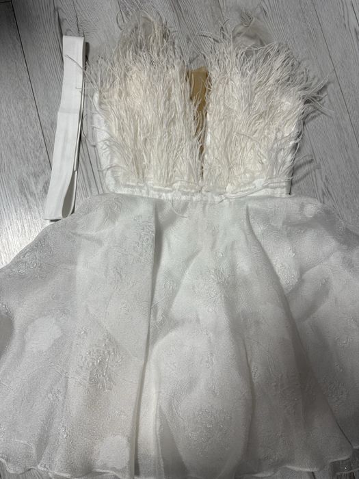 Рокля с пера Junonа