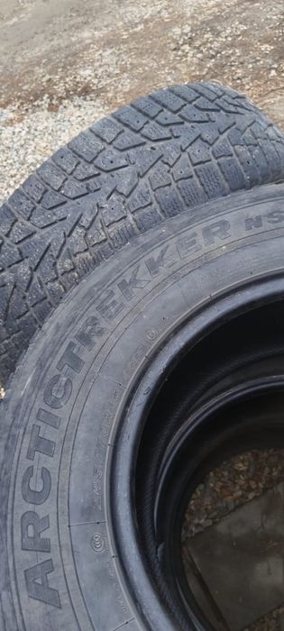 Продам шины зимние Maxxis