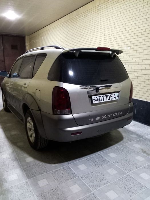 Moshina sotiladi srochna