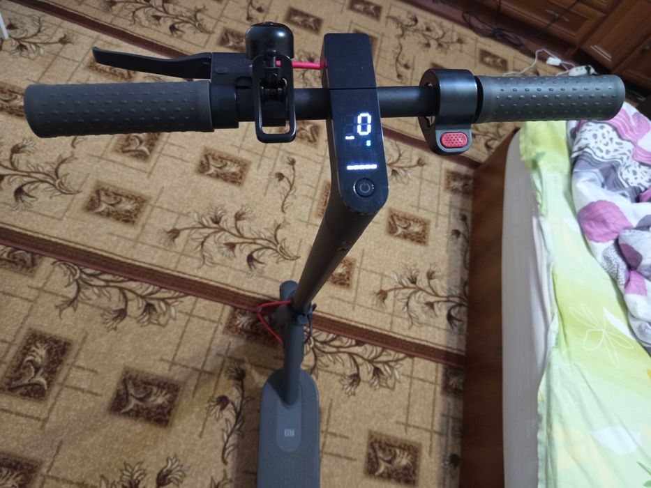 Vand trotineta electrica cu garantie Xiaomi Mi Electric Scooter Pro 2