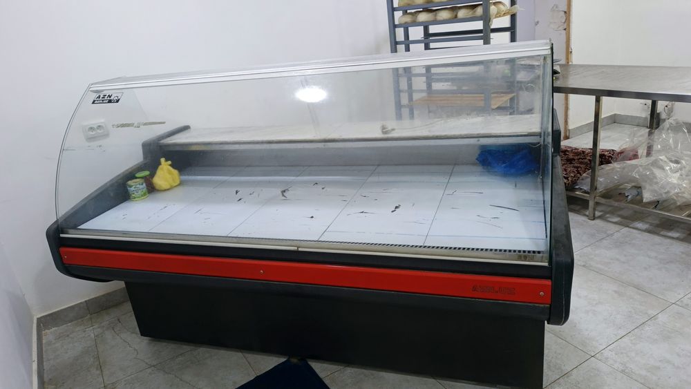 Холодилник  витрина AZN