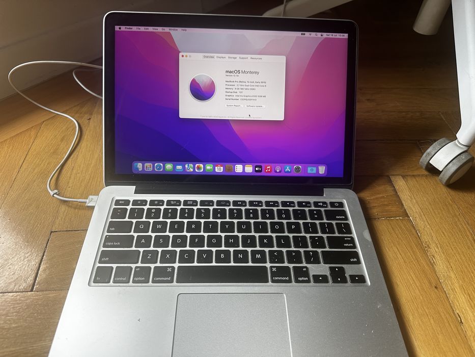 Apple Macbook pro 13 inch early 2015. 500GB!