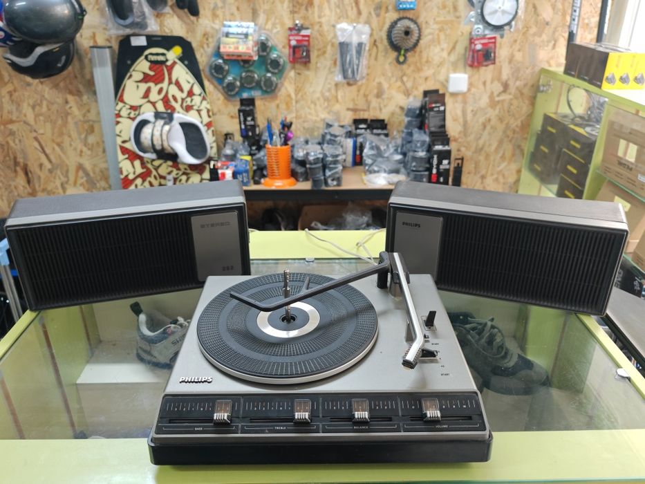 Грамофон Philips Stereo 382