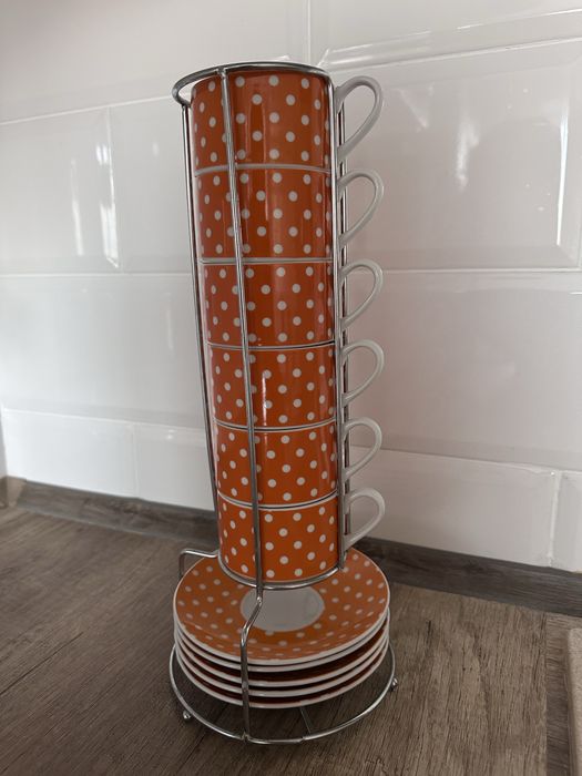 Продам чашки с блюдцами