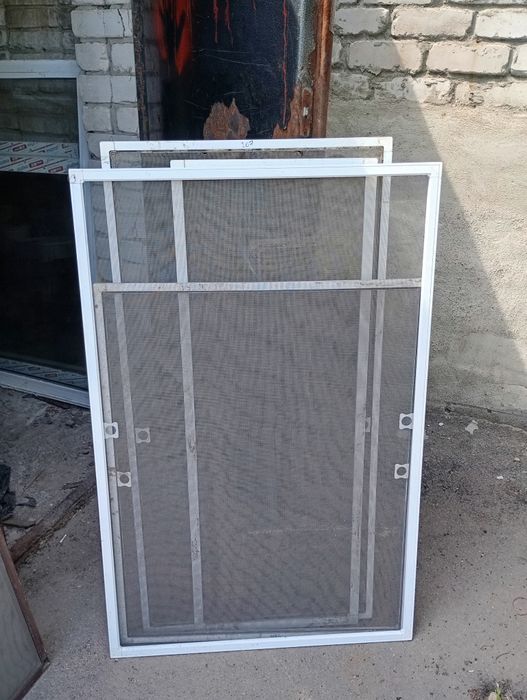 Продам пластиковые окна в комплекте.