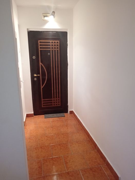 Închiriez apartament