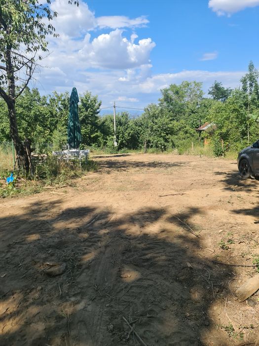 Продавам УПИ с.Брестник