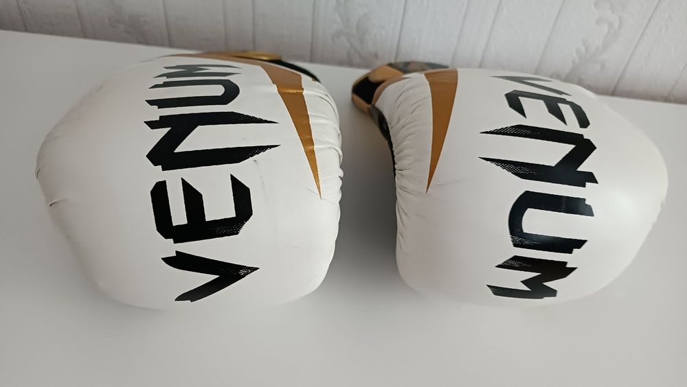 Перчатки для бокса .