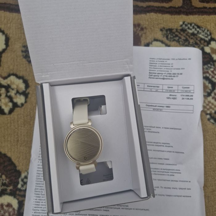 Продам новые смарт часы от Garmin Lily 2