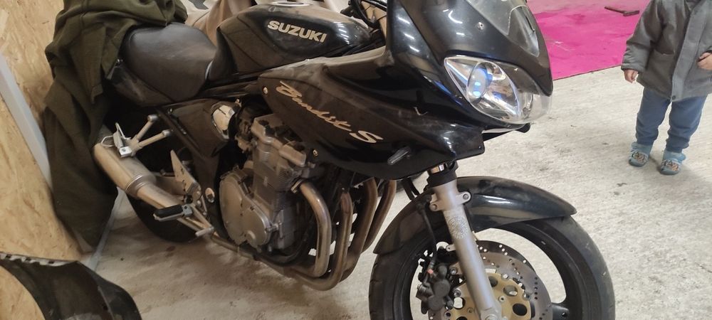 Vând Suzuki Bandit S