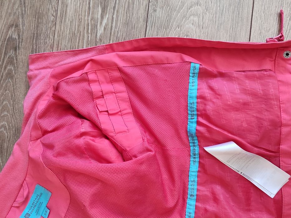 Продам ветровку для девочки 5-6 лет