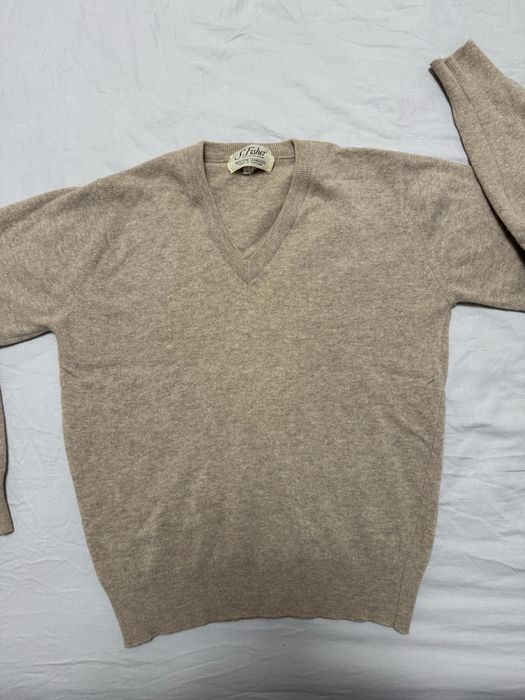 Вълнен пуловер цвят крем