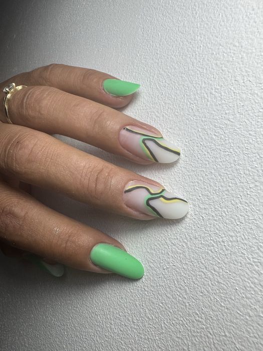 Manichiură Brasov - unghii cu gel, semipermanent