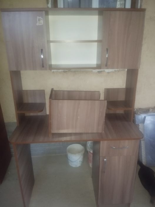 Продается компьютерный стол. Состояние отличное