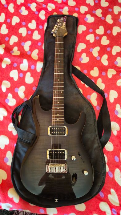 Ibanez, chitara electrica nefolosita deloc, in stare noua,culoare superba și cablu nou Ibanez 6m.