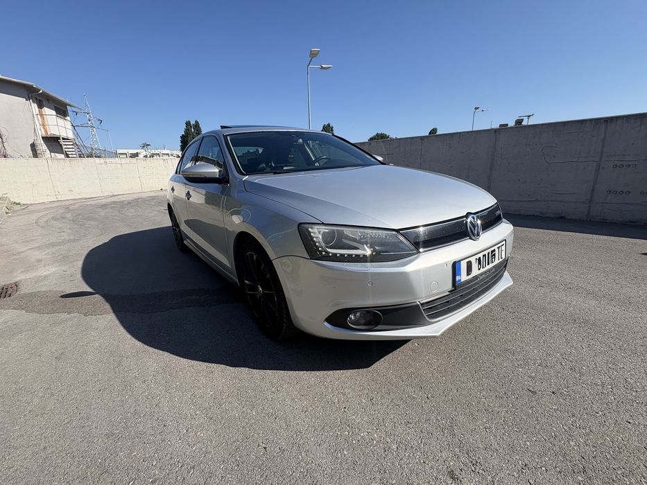 Автомобил VW jetta