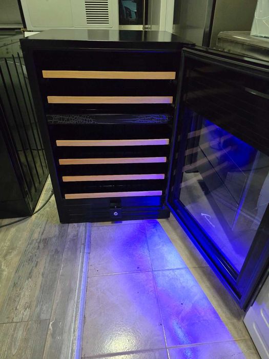 Витрина за Вино , с две зони на температура