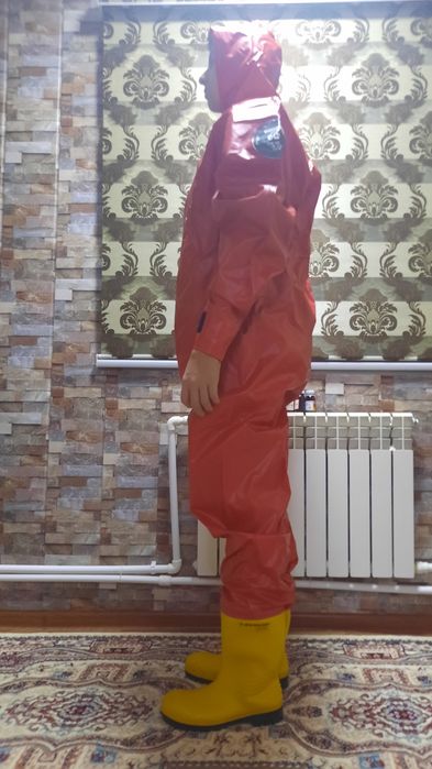 Водонепроницаемый комбинезон с капюшоном