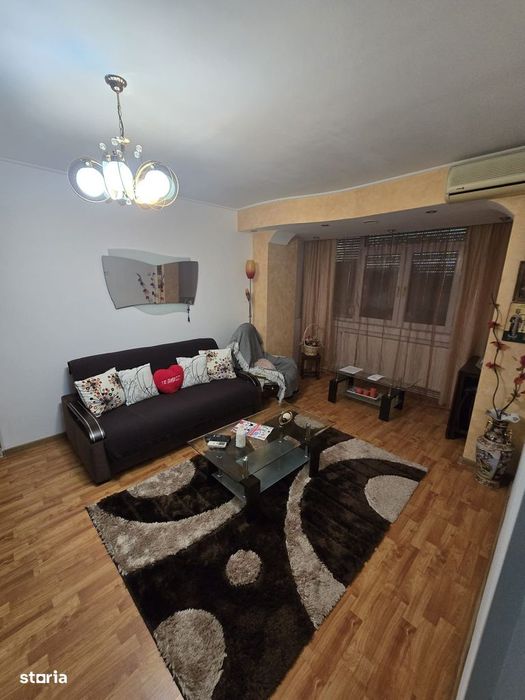 Apartament 3 camere cu garaj, Oltenița