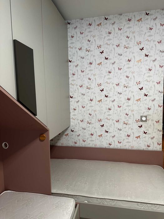 Красива и практична поръчкова детска стая- много добро състояние