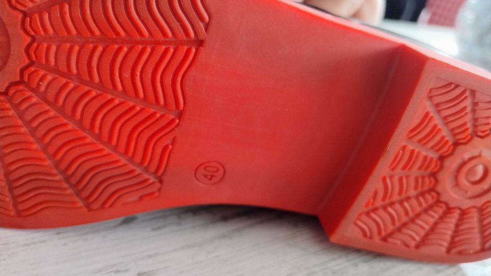 Дамски Ест.кожа Кавалер 39 и 40 ,Лачени 40 ,Маратонки с косъм 39